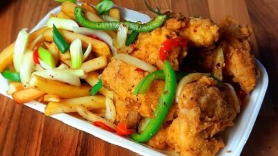 PEPPERED CHICKEN WINGS & CHIPS